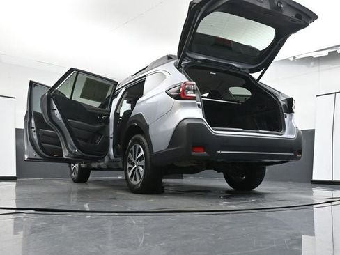 Used 2024 Subaru Outback Premium image 42