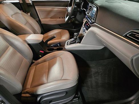 Used 2019 Hyundai Elantra Limited FWD image 19