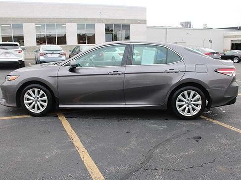 Used 2019 Toyota Camry LE FWD image 7