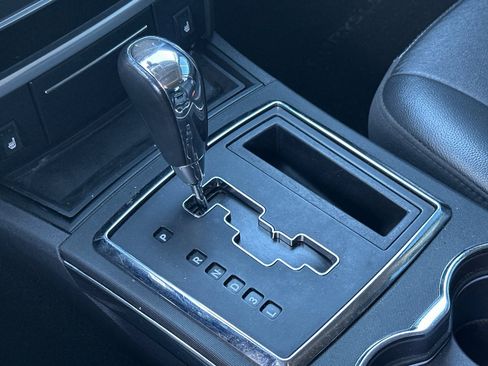 Used 2010 Chrysler 300 Touring image 20