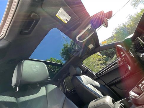 Certified 2025 Porsche Macan image 27