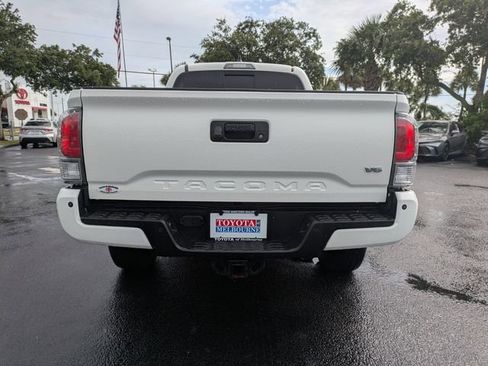 Used 2021 Toyota Tacoma TRD Sport w/ TRD Premium Sport Package AWD/4WD image 5