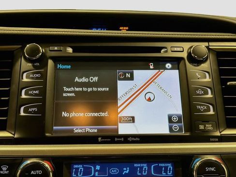 Used 2016 Toyota Highlander XLE AWD/4WD image 13