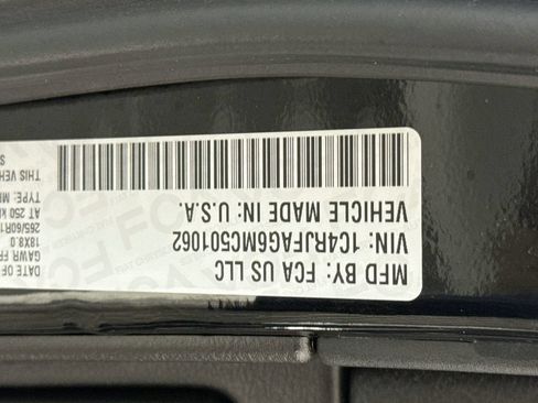 Used 2021 Jeep Grand Cherokee Laredo AWD/4WD image 34