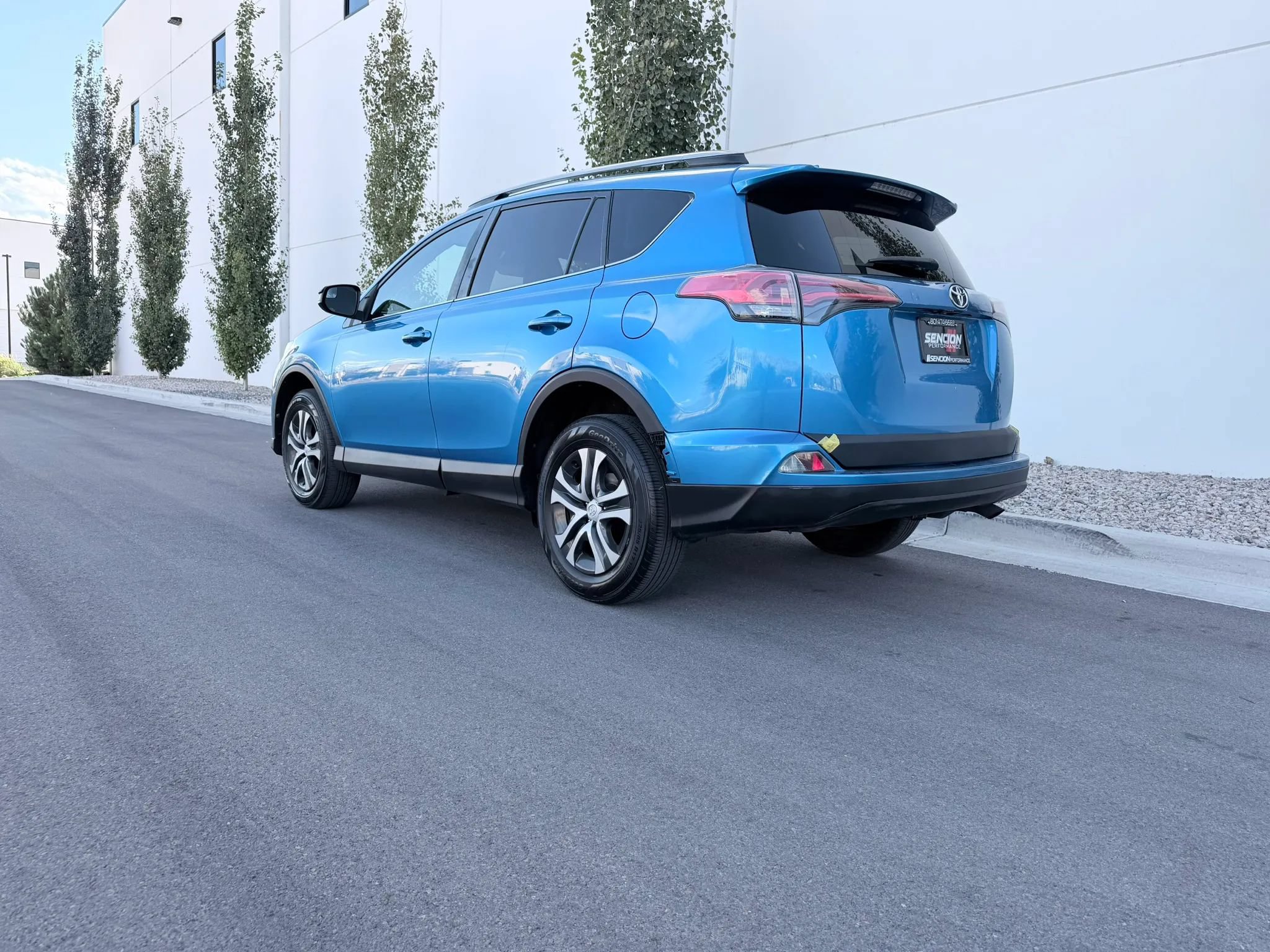 Used 2017 Toyota RAV4 LE w/ Carpet Mat Package AWD/4WD image 18