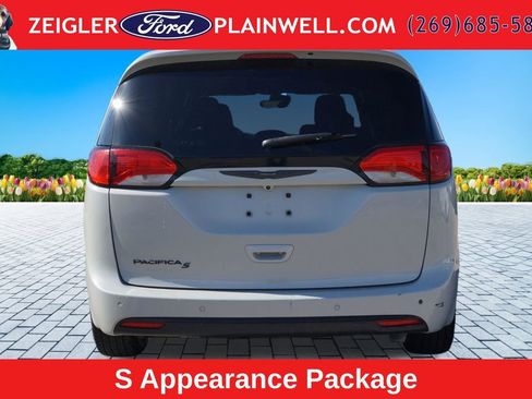 Used 2020 Chrysler Pacifica Touring w/ Advanced Safetytec Group FWD image 4