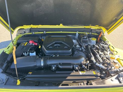 Used 2024 Jeep Wrangler Unlimited w/ Convenience Group image 32