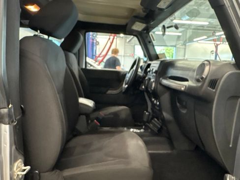 Used 2015 Jeep Wrangler Sport AWD/4WD image 11