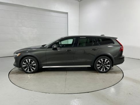 Used 2020 Volvo V60 T5 Cross Country AWD/4WD image 21