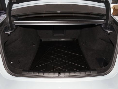 Used 2023 BMW 760i xDrive w/ Executive Package image 29