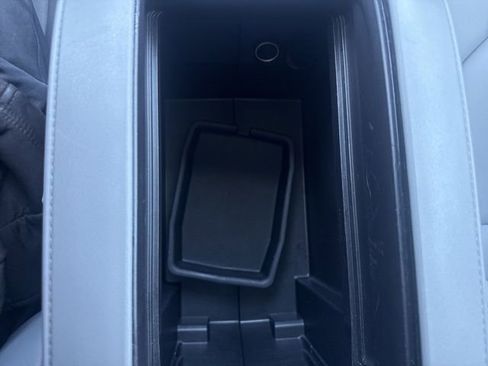 Used 2025 Toyota Highlander XLE image 29