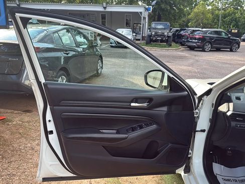 Used 2019 Nissan Altima 2.5 S FWD image 14