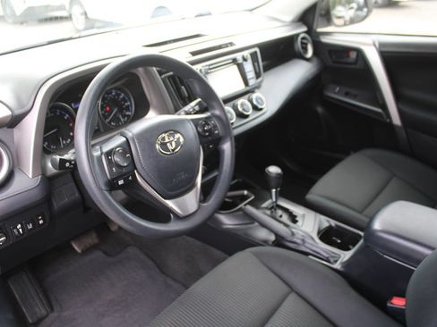 Used 2018 Toyota RAV4 LE FWD image 21