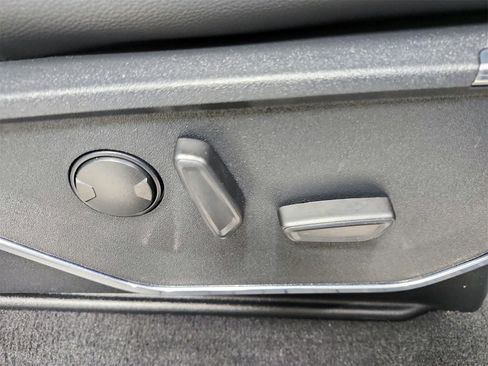 Used 2024 Ford F250 Lariat w/ Chrome Package image 45