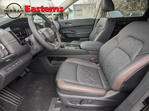 New 2026 Nissan Pathfinder Platinum image 16