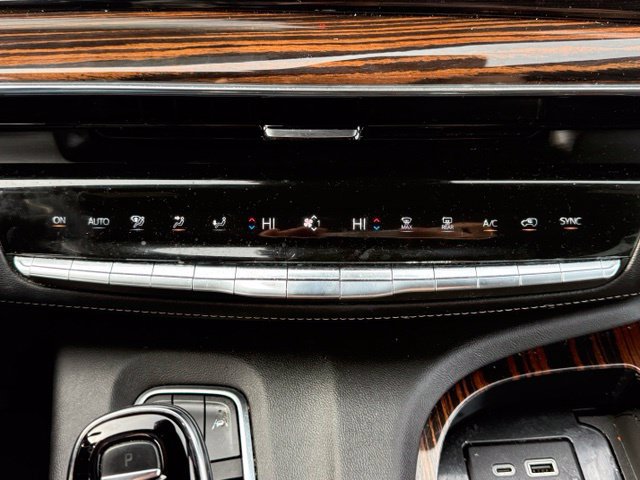 Used 2023 Cadillac Escalade Premium Luxury AWD/4WD image 24