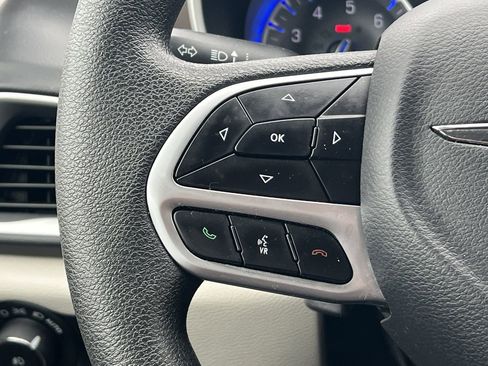 Used 2018 Chrysler Pacifica Touring Plus w/ Tire & Wheel Group image 16