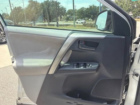 Used 2013 Toyota RAV4 XLE FWD image 10