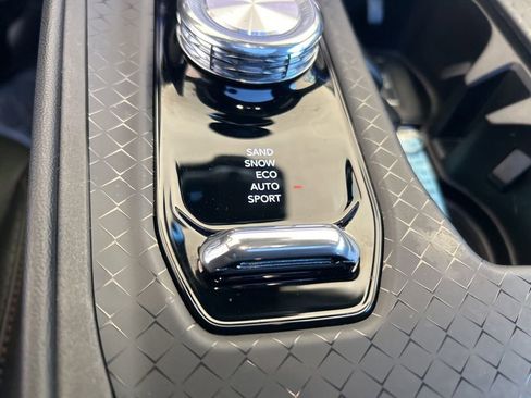 Used 2024 Jeep Wagoneer Launch Edition image 11