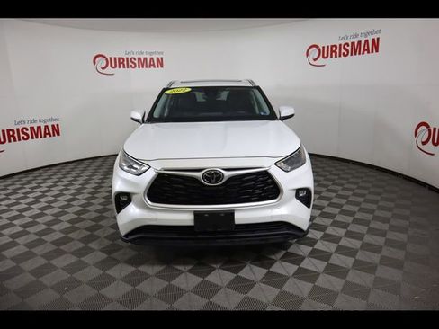 Used 2022 Toyota Highlander XLE AWD/4WD image 14