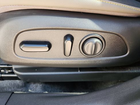 Used 2025 Chevrolet Trax ACTIV w/ Sunroof Package image 13