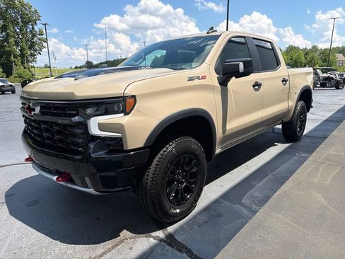 Used 2023 Chevrolet Silverado 1500 ZR2 w/ Technology Package AWD/4WD image 3