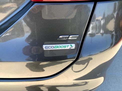 Used 2017 Ford Fusion SE FWD image 10