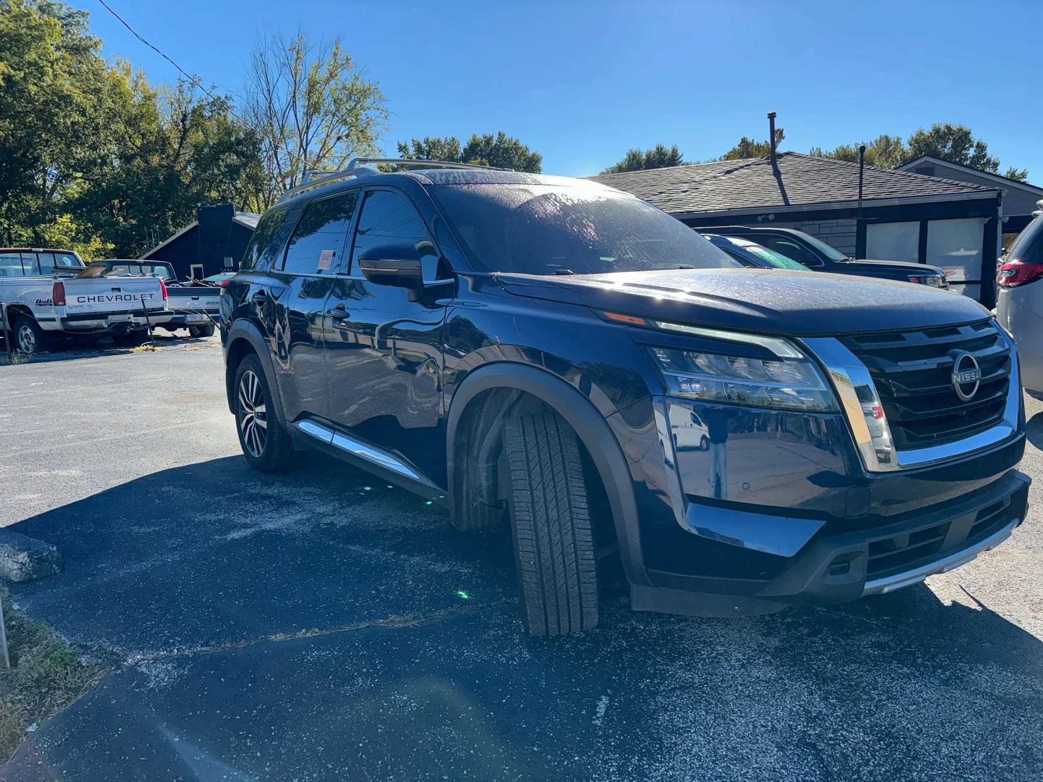Used 2024 Nissan Pathfinder Platinum w/ Cargo Package FWD image 6
