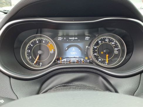 Used 2019 Jeep Cherokee Limited image 26