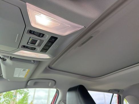 Used 2022 Toyota RAV4 XLE Premium image 9