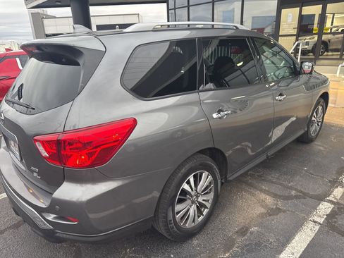 Used 2019 Nissan Pathfinder SL image 3