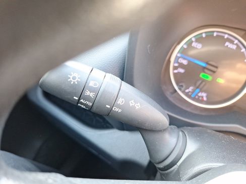 Used 2021 Toyota RAV4 XLE image 24