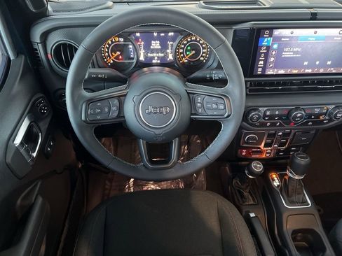 Used 2025 Jeep Gladiator Rubicon w/ Convenience Group image 22