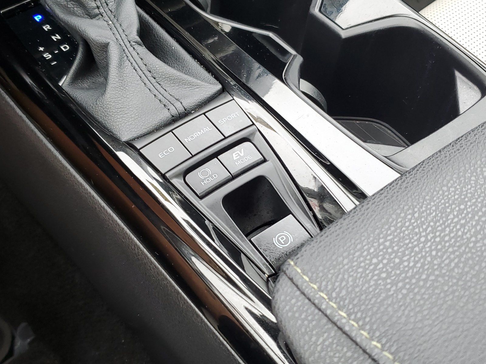 Certified 2025 Toyota Camry XLE w/ Premium Package AWD/4WD image 33
