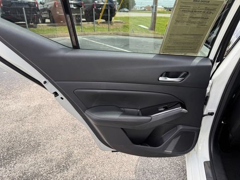 Used 2025 Nissan Altima 2.5 SL FWD image 11