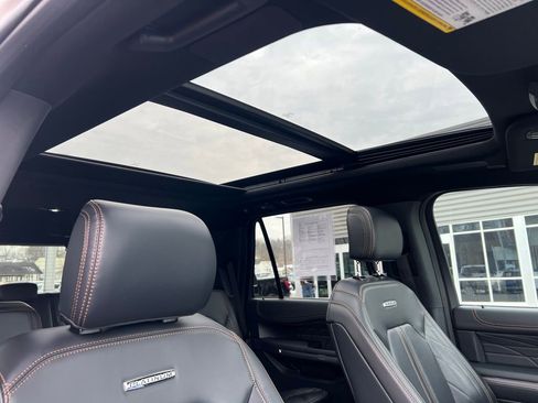 Used 2024 Ford Expedition Platinum image 11