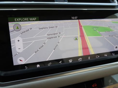 Used 2018 Land Rover Range Rover Velar image 34