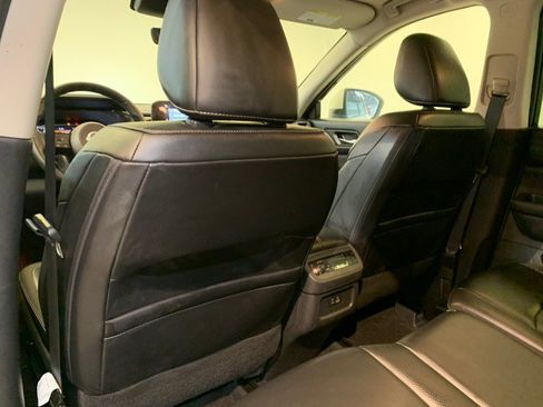 Used 2024 Nissan Pathfinder SL AWD/4WD image 37
