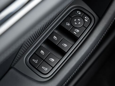 Used 2026 Porsche Panamera image 20