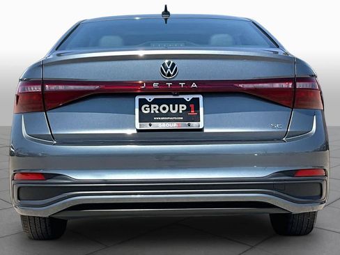 Used 2025 Volkswagen Jetta SE FWD image 5