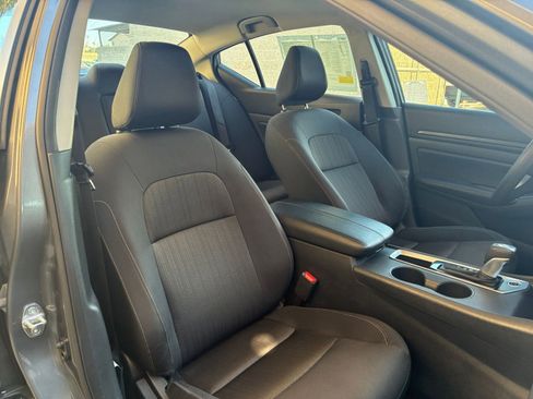 Used 2025 Nissan Altima 2.5 SV image 36