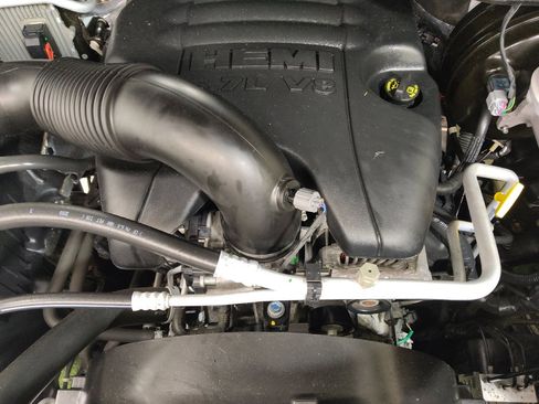 Used 2019 RAM 1500 Classic SLT w/ Luxury Group image 30