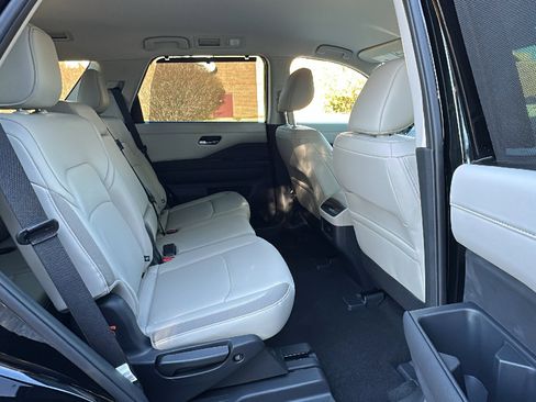 New 2025 Nissan Pathfinder SL image 13