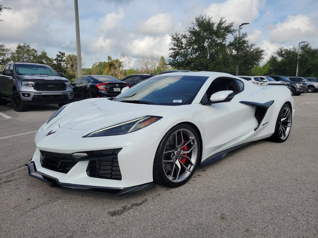 Used 2025 Chevrolet Corvette Z06 RWD image 28