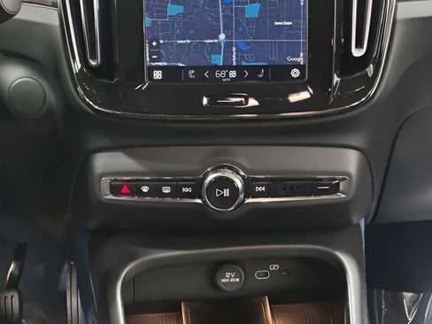 Used 2024 Volvo C40 P8 Recharge Ultimate w/ Protection Package Premier image 17