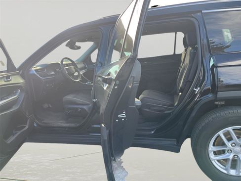 Used 2023 Jeep Grand Cherokee L Laredo image 26