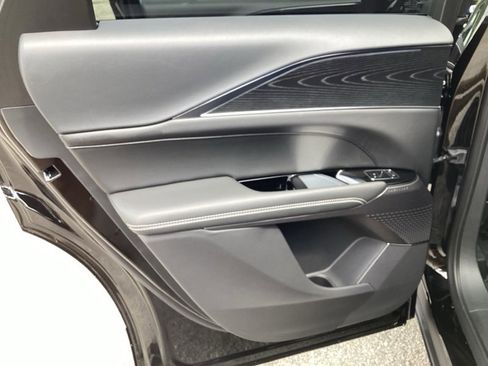 New 2025 Cadillac Lyriq Luxury image 10