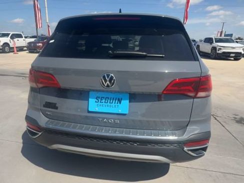 Used 2023 Volkswagen Taos SE w/ Panoramic Sunroof Package FWD image 7