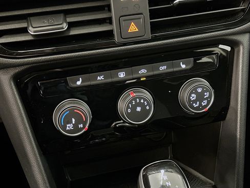 Used 2023 Volkswagen Taos SE image 24