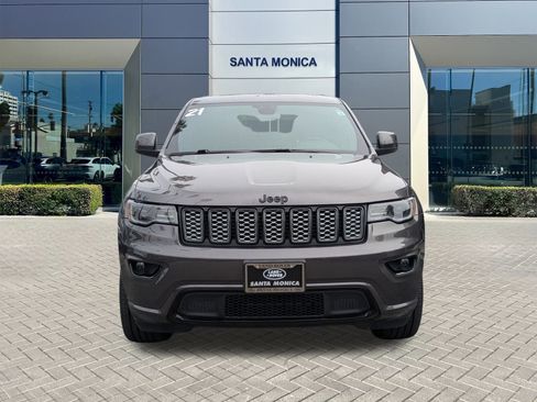 Used 2021 Jeep Grand Cherokee Laredo X image 2
